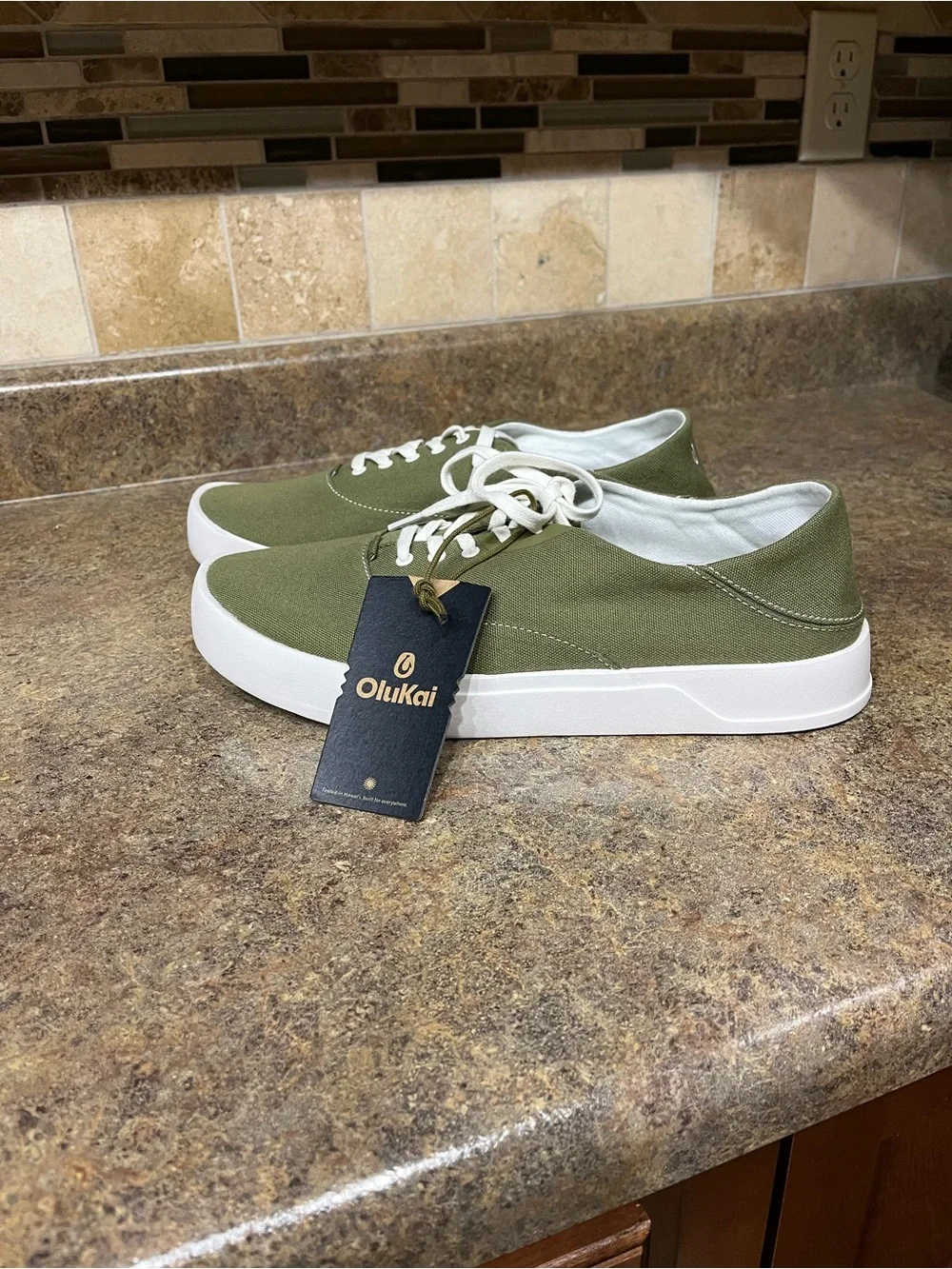 NWT OluKai Tradewind Men’s 10 Desert Moss Green Sneakers Casual Vacation Beach